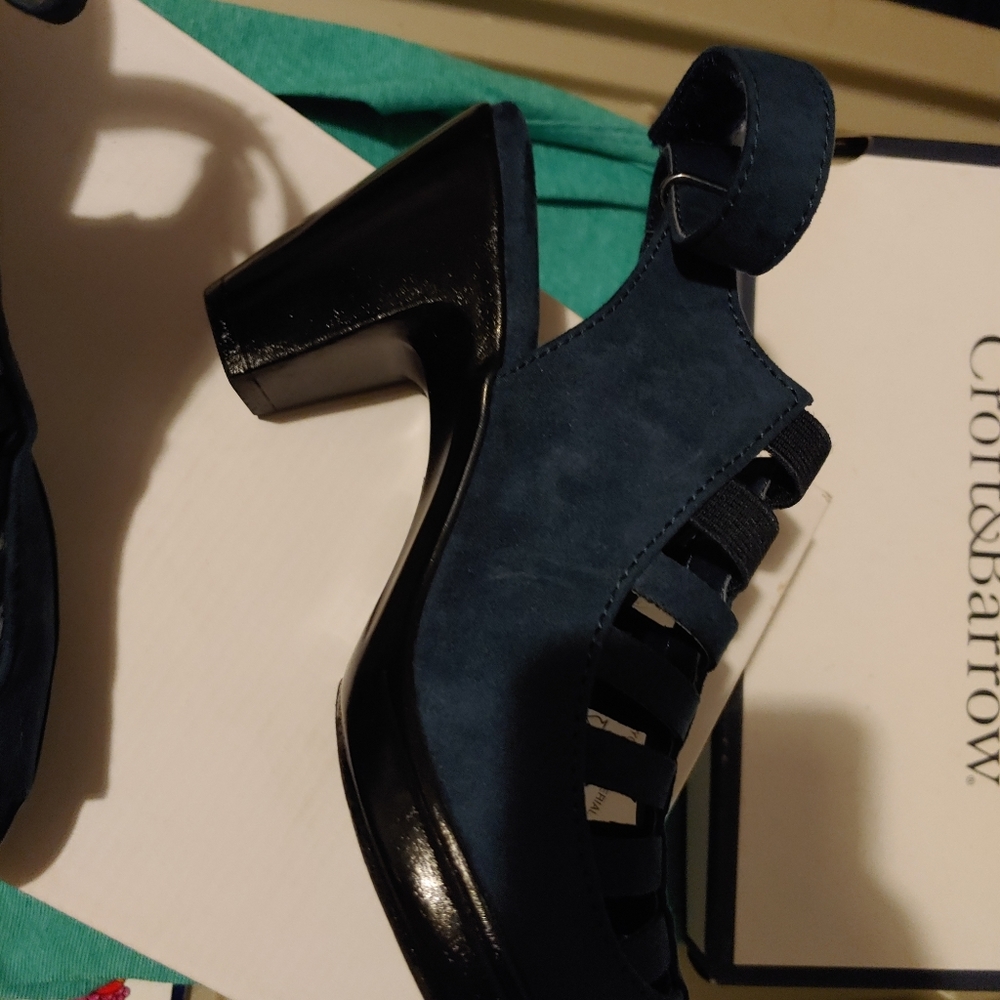 Shoes - Picture 4 of 4